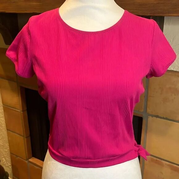 Vitamin A. Ribbed Hot Pink Short Sleeve Crop Rashguard, size L! - Picture 1 of 8